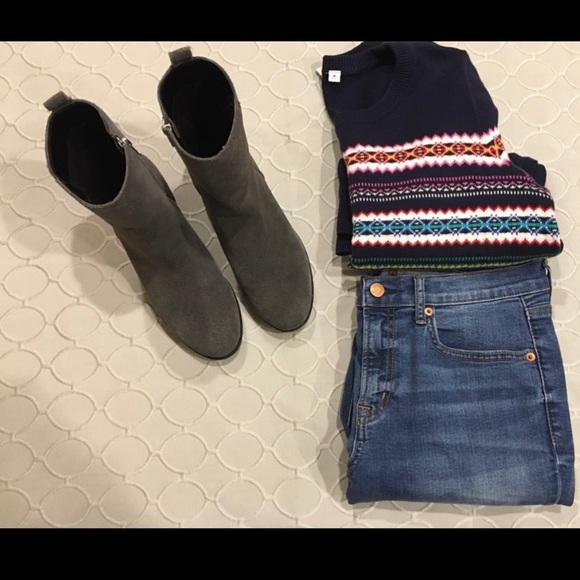 GAP-SUEDE ANKLE BOOTIE - Picture 3 of 6